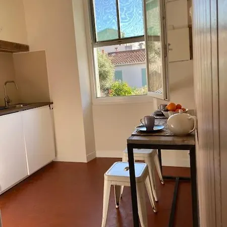 T3 Renove Dans Maison De Marseilles